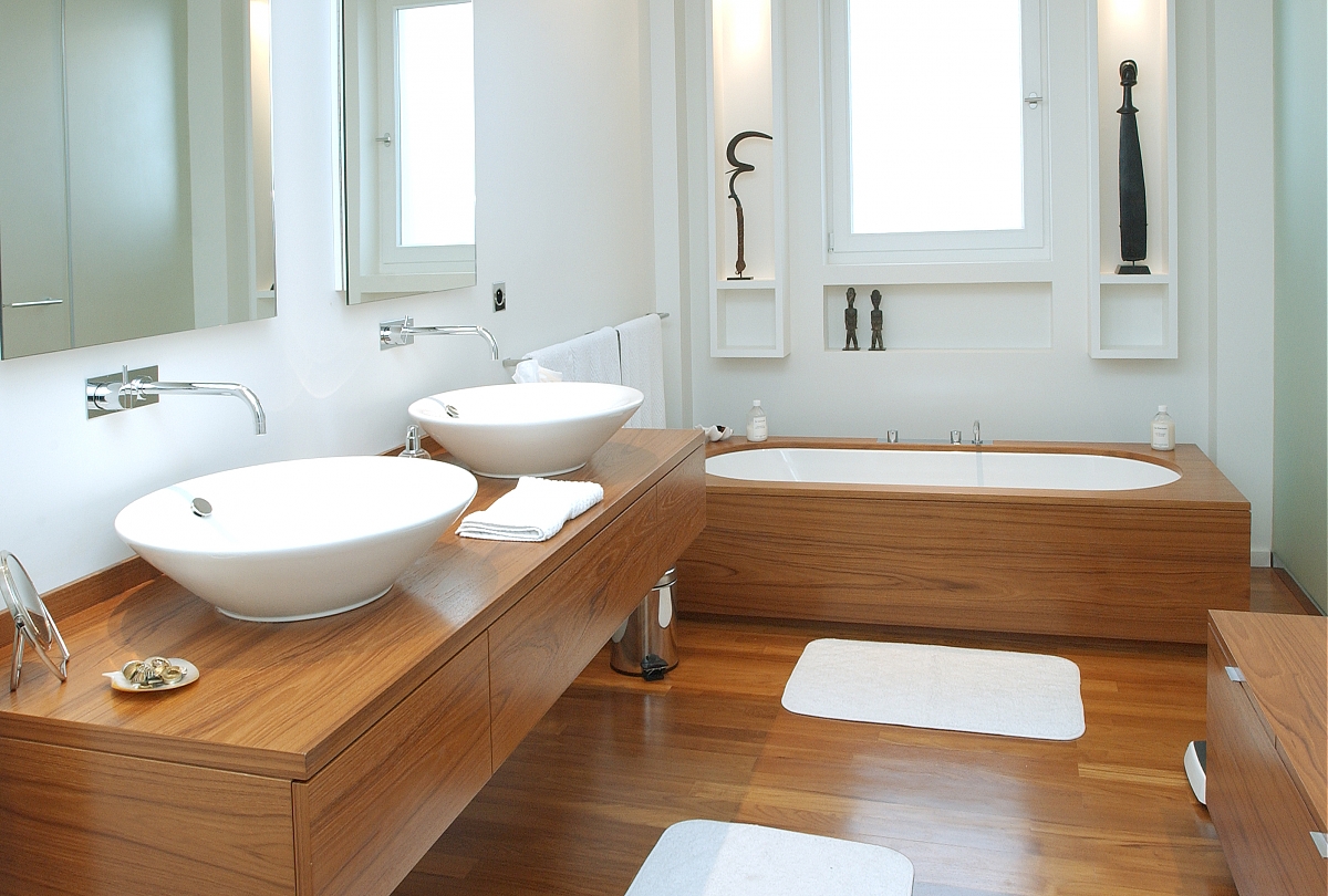 suelos de madera en baños